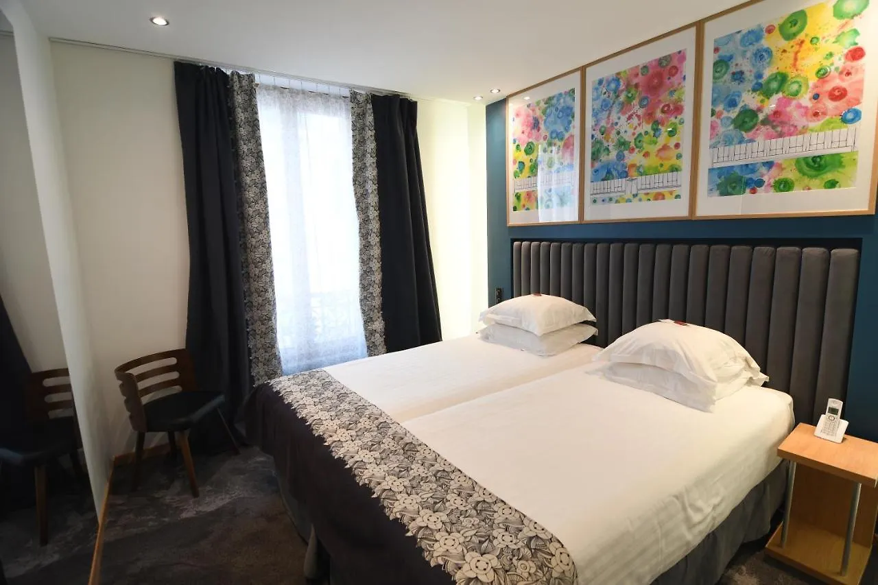 ***  פריז Hotel Aida Opera צרפת