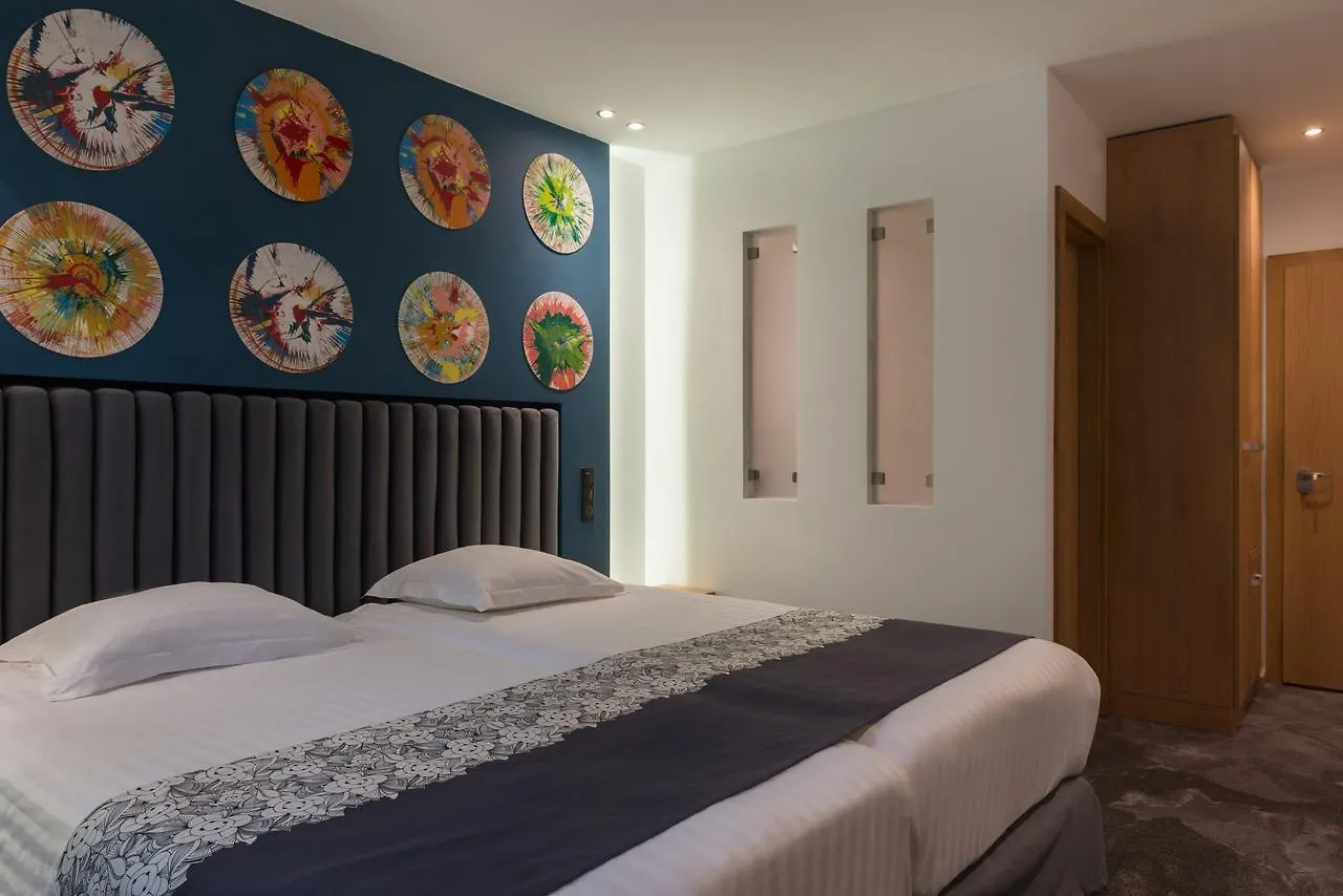 ***  פריז Hotel Aida Opera צרפת