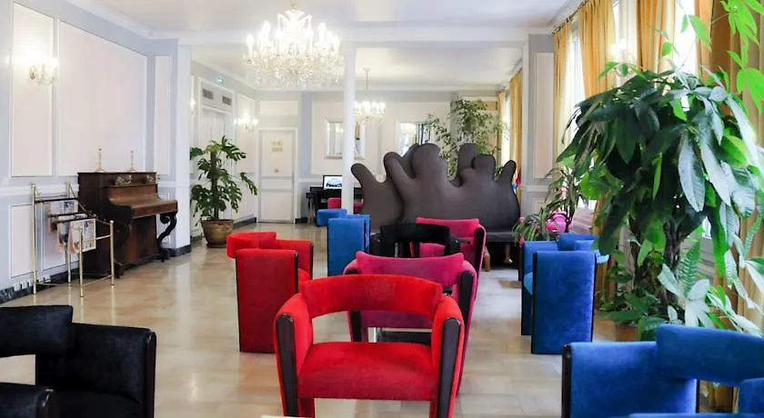 ***  פריז Hotel Aida Opera צרפת