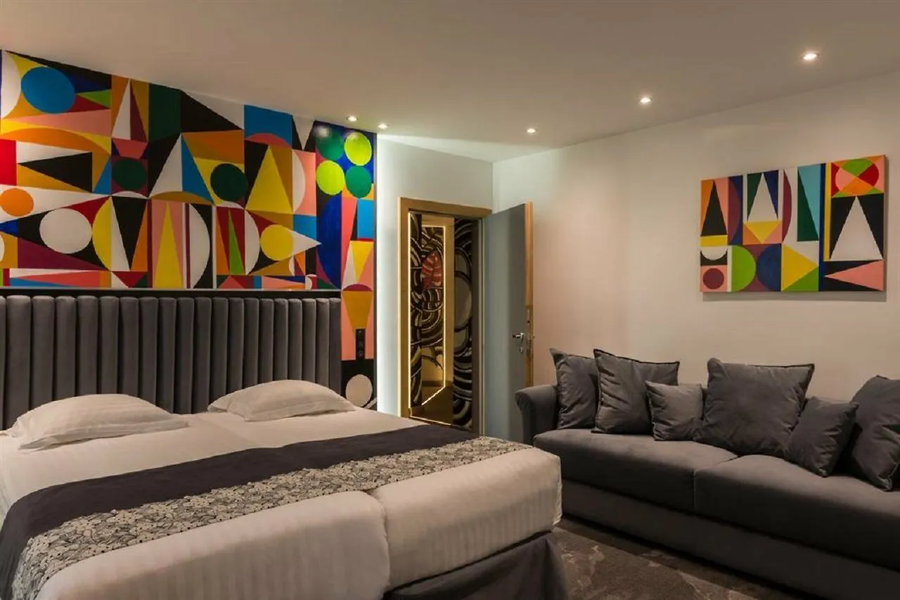 ***  פריז Hotel Aida Opera צרפת